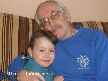 Как выглядит внучка нашего Шерлока Холмса: сын актера показал 17-летнюю дочь (фо