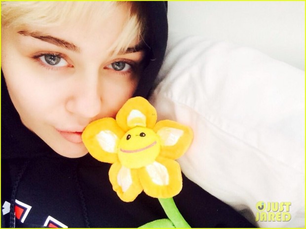 miley-cyrus-released-from-hospital-05