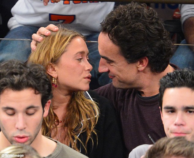 Look of love: Mary-Kate Olsen and Olivier Sarkozy can't tale their eues off each other at the Dallas Mavericks vs New York Knicks game