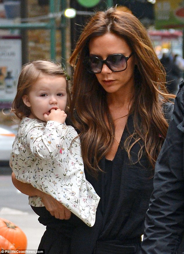 Mummy and Harper: Victoria hid her eyes behind a pair of large sunglasses and let her hair down in loose curls