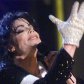 Знаменитую блестящую перчатку Майкла Джексона продали на аукционе