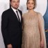 Беременная Дженнифер Лоуренс позирует на красной дорожке рядом с Леонардо Ди Каприо