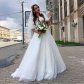 В день несостоявшейся свадьбы Анна Калашникова позировала у ЗАГСа и пела песни