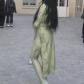 Сестра Майли Сайрус обнажила грудь на улицах Парижа: фото