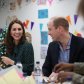Кейт Миддлтон и принц Уильям посетили детский госпиталь и сплели браслеты