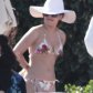 Леди Гага в бикини и шляпе
