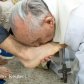 Зачем Папа Римский Франциск целует ноги преступникам?