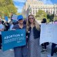 Беременная Дженнифер Лоуренс вышла на митинг в поддержку абортов!