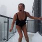 Оперная дива Анна Нетребко: в купальнике на снегу