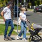 Эмма Робертс на первой семейной прогулке с новорожденным сыном Роудсом
