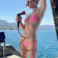 Пэрис Хилтон отдыхает в Греции на яхте: яркий образ в стиле Барби