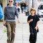 Шэрон Стоун гуляет с сыном