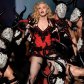 Мадонна упала на сцене, чтобы.. почтить память Дэвида Боуи