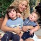 Шакира поделилась трогательным снимком с сыновьями