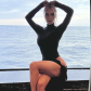 Ким Кардашьян в серебристом металлическом бикини для сексуального зеркального селфи: фото