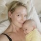 Кэтрин Хейгл показала трогательные фото с новорожденным малышом