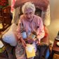 Дуэйн «Скала» Джонсон отправляет в подарок текилу на 101-летие своей фанатки