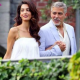 Амаль и Джордж Клуни на красной ковровой дорожке премьеры фильма «Нежный бар»