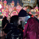 Кортни Кардашьян получила на День святого Валентина в подарок две огромные статуи Микки и Минни Маус