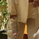 Сумочка из выдувного стекла: Кайли Дженнер вносит свой взгляд на моду в аксессуарах