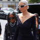 Ким Кардашьян вышла на подиум в черном облегающем платье на Неделе моды в Париже