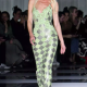 Энн Хэтэуэй в платье Versace дебютировала в Милане на Albies Энн Хэтэуэй в платье Versace дебютировала в Милане на Albies