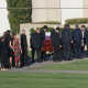 На закрытые от прессы похороны Мэттю Перри собрались все актеры из сериала «Друзья»